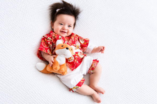 Ensaio de bebê com roupa tradicional chinesa em são paulo