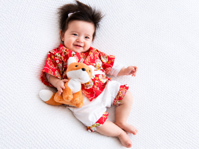 Ensaio de bebê com roupa tradicional chinesa em são paulo